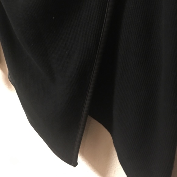 Asymmetrical active top, faux leather trim - Picture 4 of 5